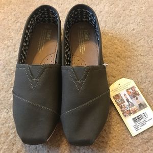 Olive Canvas Toms